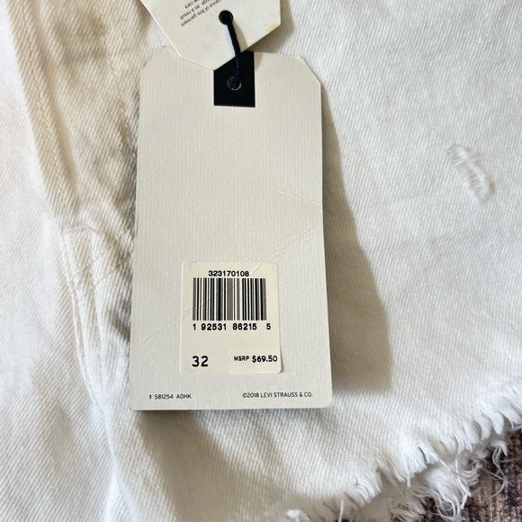 Levi’s 501 Mid Rise White Shorts NWT SZ 32 - Picture 4 of 6